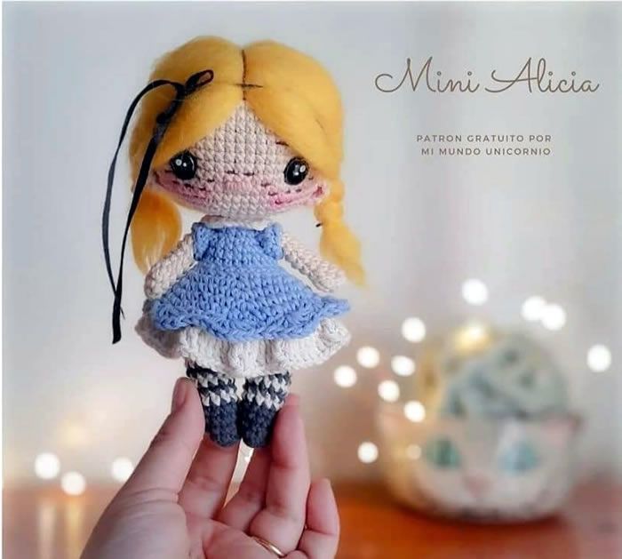 Muñeca amigurumi Mini Alicia patrón gratis