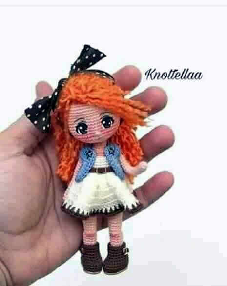 Mini muñeca amigurumi con patrón
