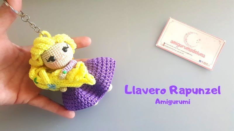 Llavero muñeca Rapunzel amigurumi