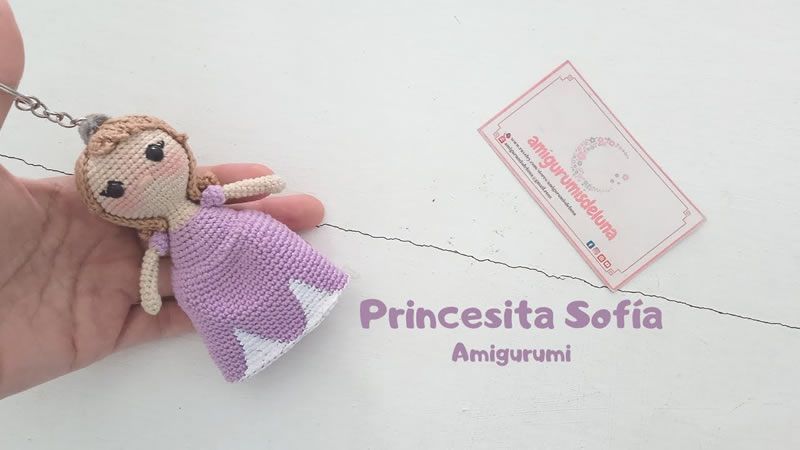 Llavero muñeca Princesa Sofia amigurumi